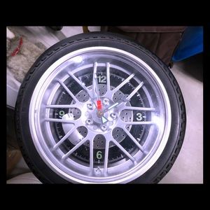 NEW TIRE CLOCK NEVER USED